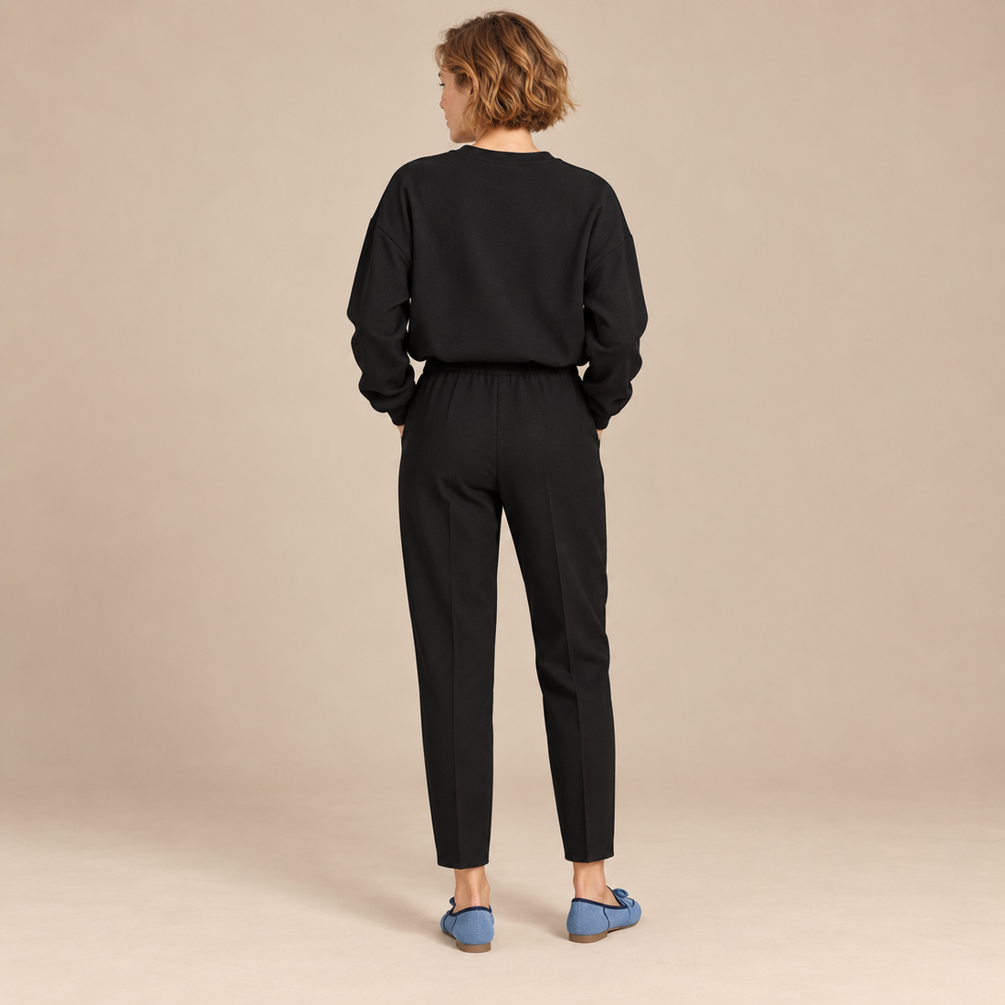 Tweedelige co-ordset voor dames: sweater met ronde hals en taps toelopende broek