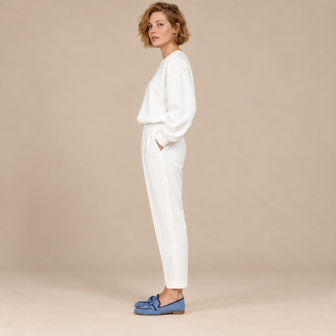 Tweedelige co-ordset voor dames: sweater met ronde hals en taps toelopende broek