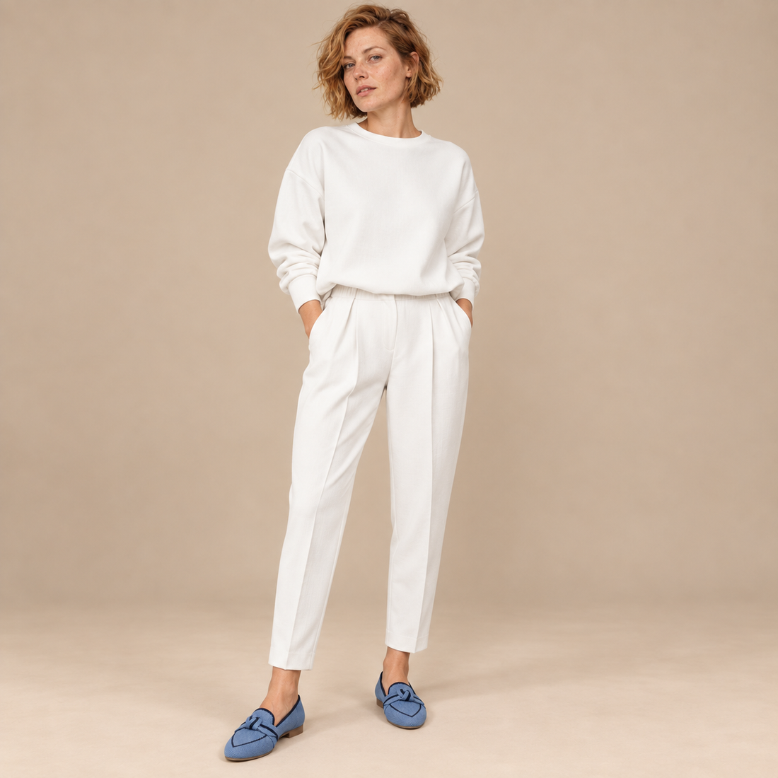 Tweedelige co-ordset voor dames: sweater met ronde hals en taps toelopende broek