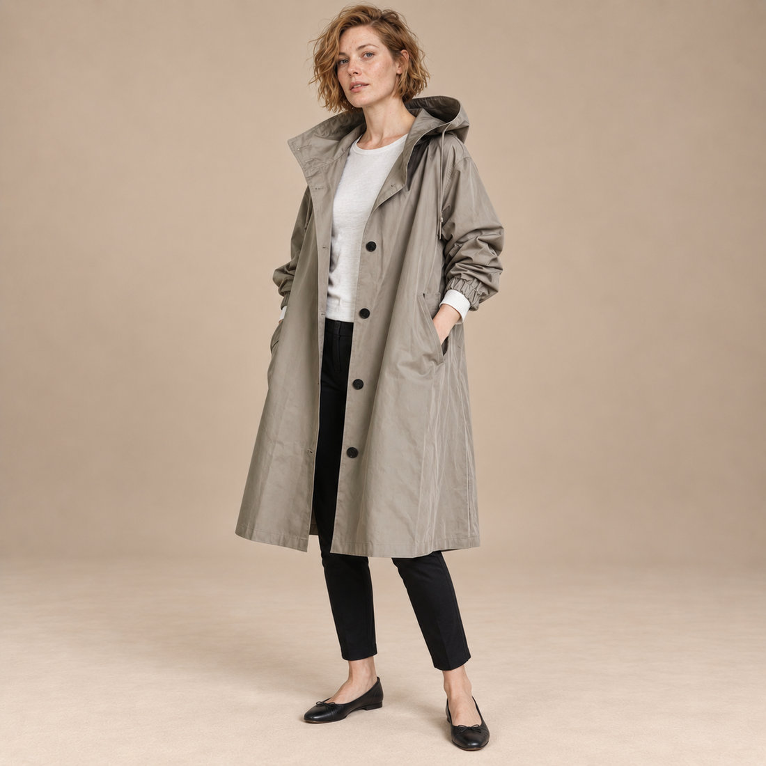 Lange damestrenchcoat met capuchon en knoopsluiting