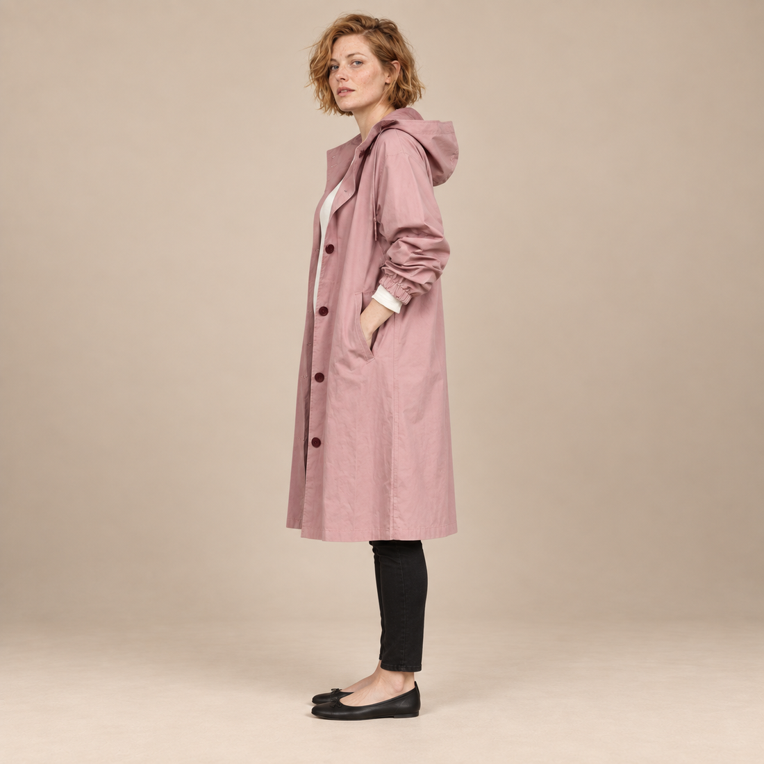 Lange damestrenchcoat met capuchon en knoopsluiting
