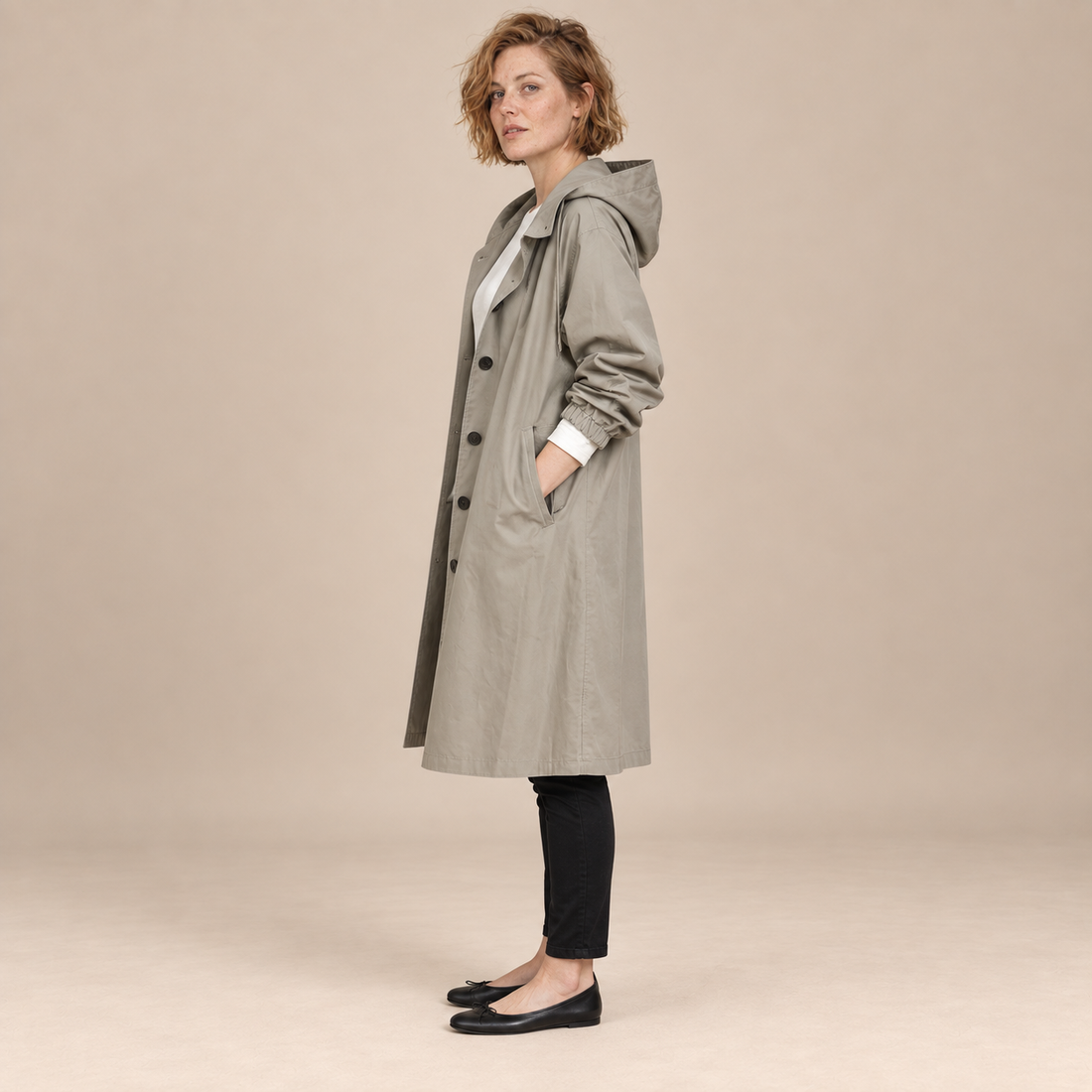 Lange damestrenchcoat met capuchon en knoopsluiting