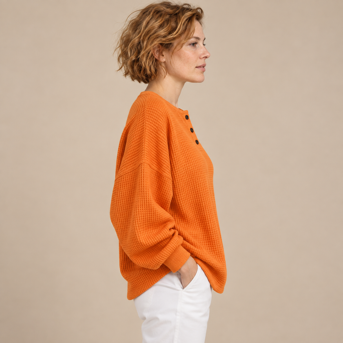 Wafeltrui voor dames met henleyhals en knoopdetail