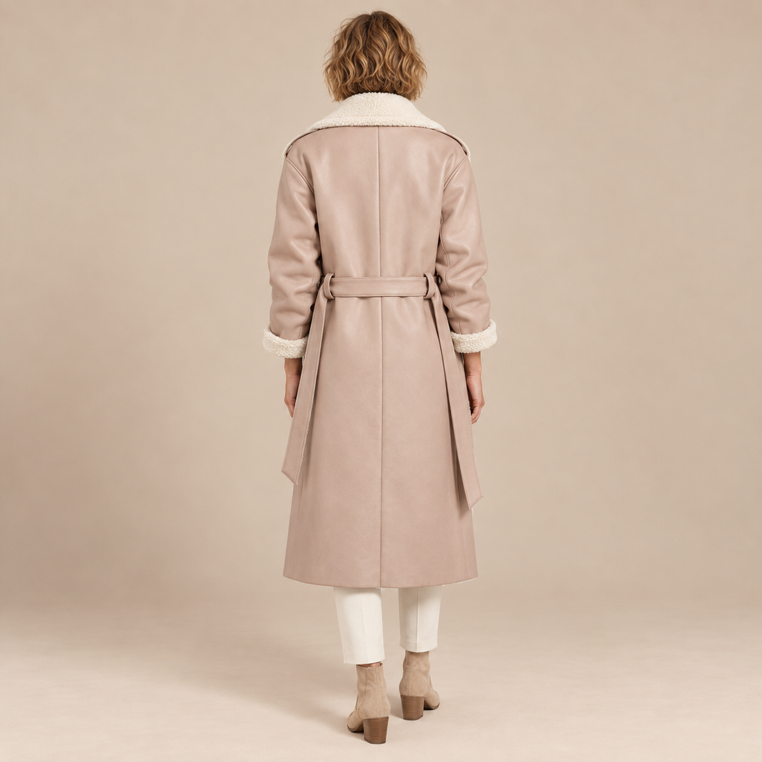 Dubbelrijige damestrenchcoat met sherpavoering