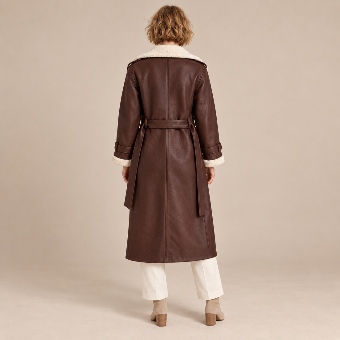 Dubbelrijige damestrenchcoat met sherpavoering