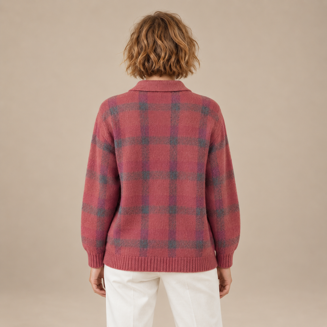 Gebreid damesvest met knoopsluiting en ruitpatroon