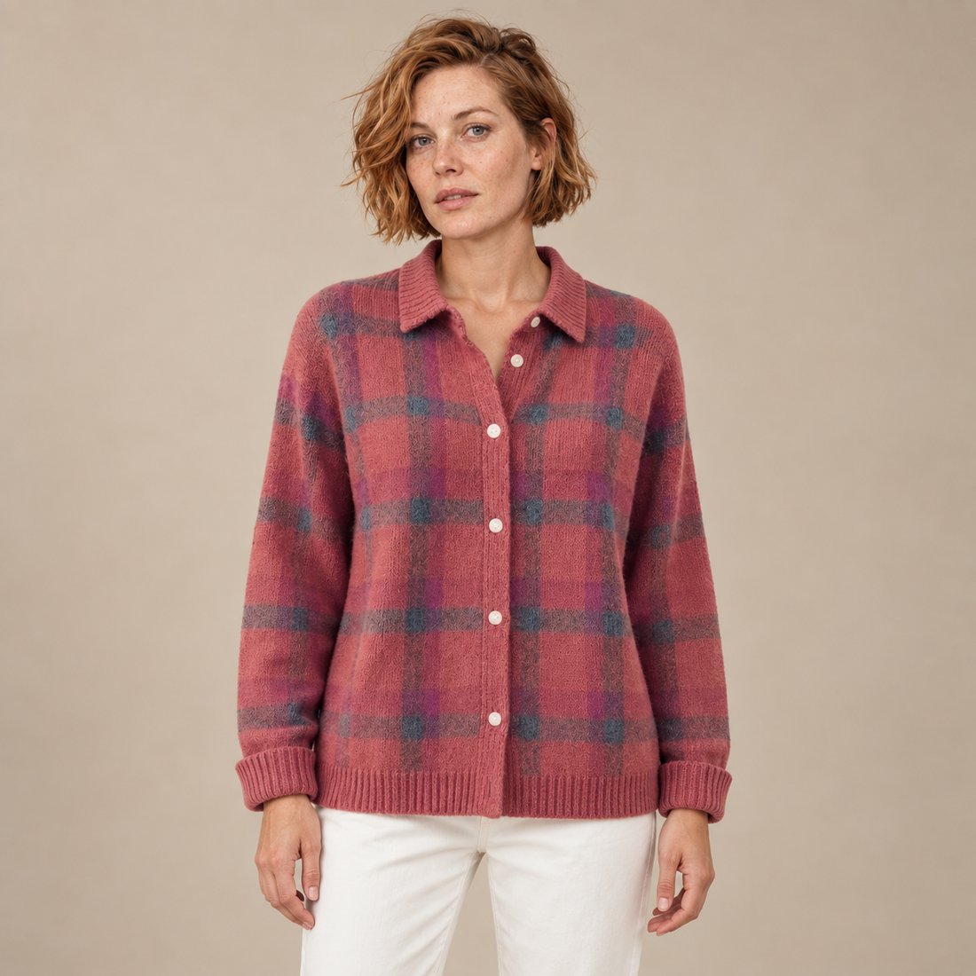 Gebreid damesvest met knoopsluiting en ruitpatroon