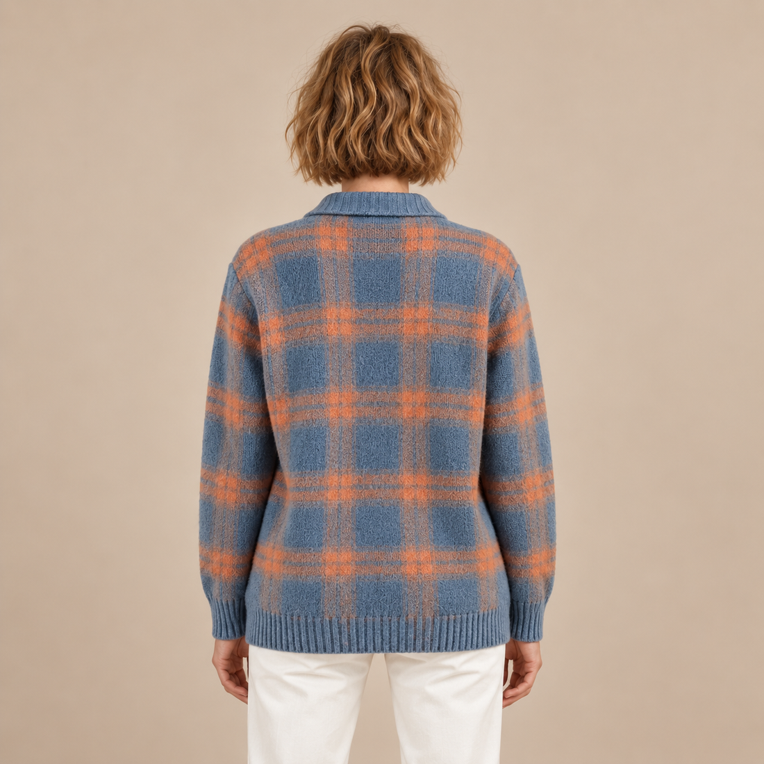 Gebreid damesvest met knoopsluiting en ruitpatroon