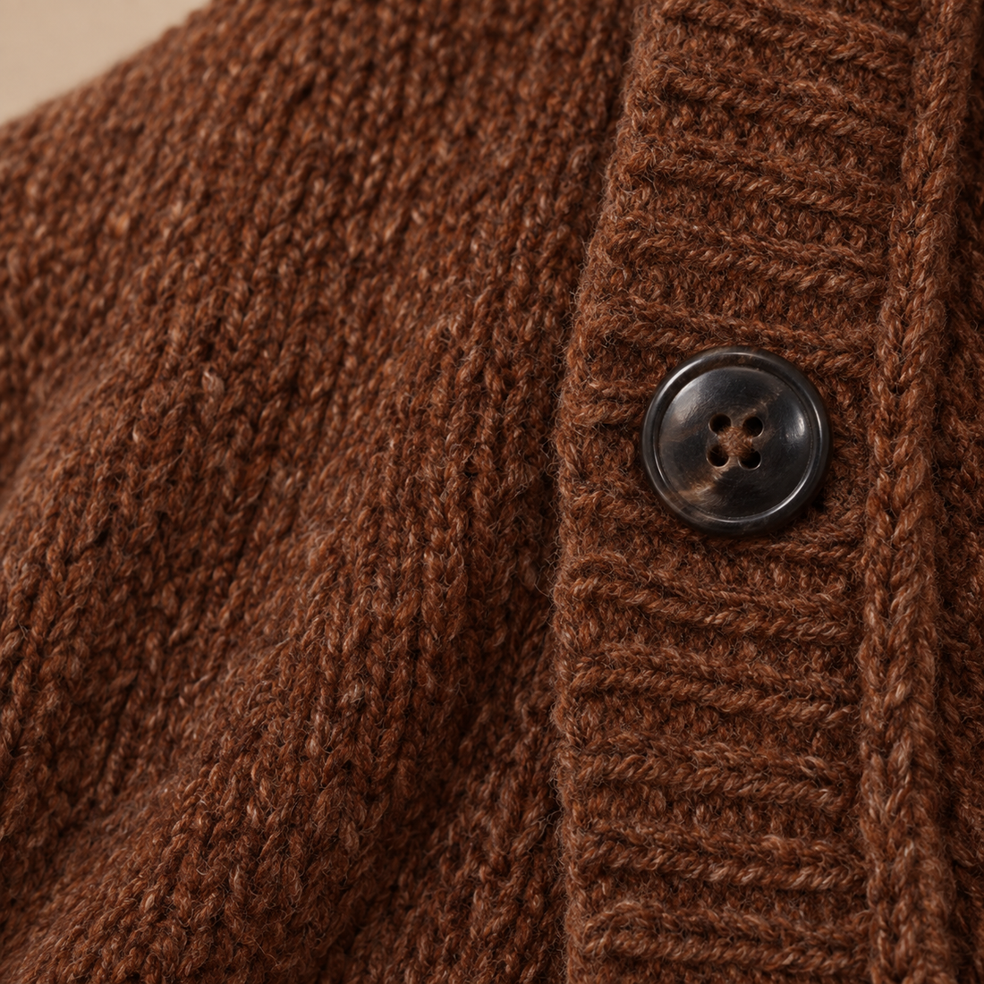 Damesvest met knoopsluiting en gewatteerde panelen