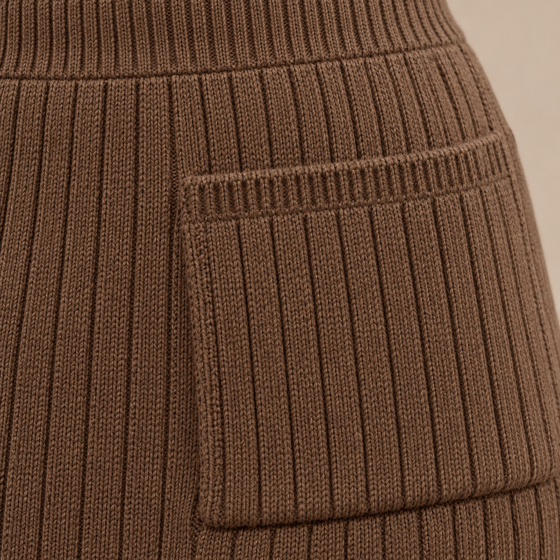 Geribde tweedelige damesset met trui in colourblock