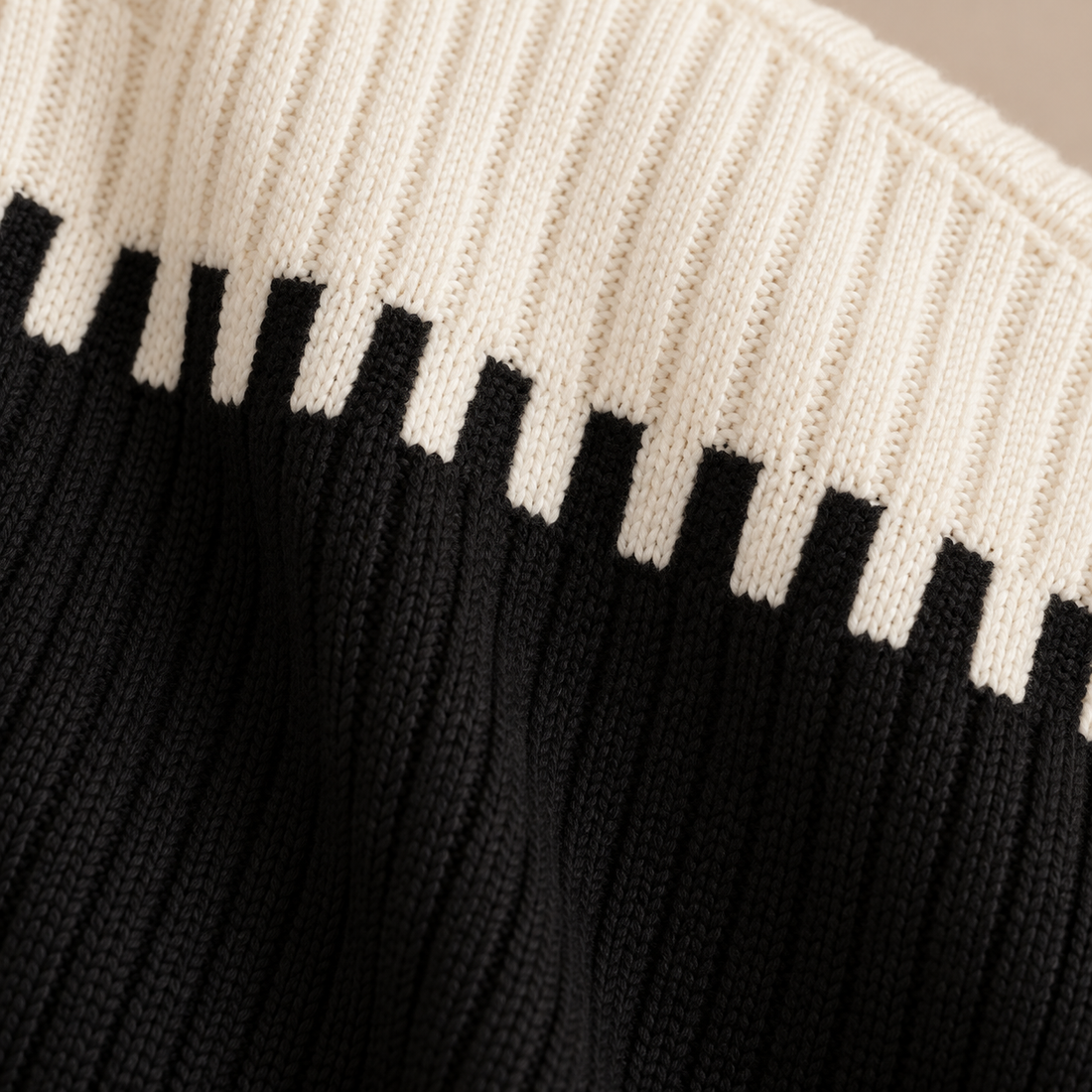 Geribde tweedelige damesset met trui in colourblock