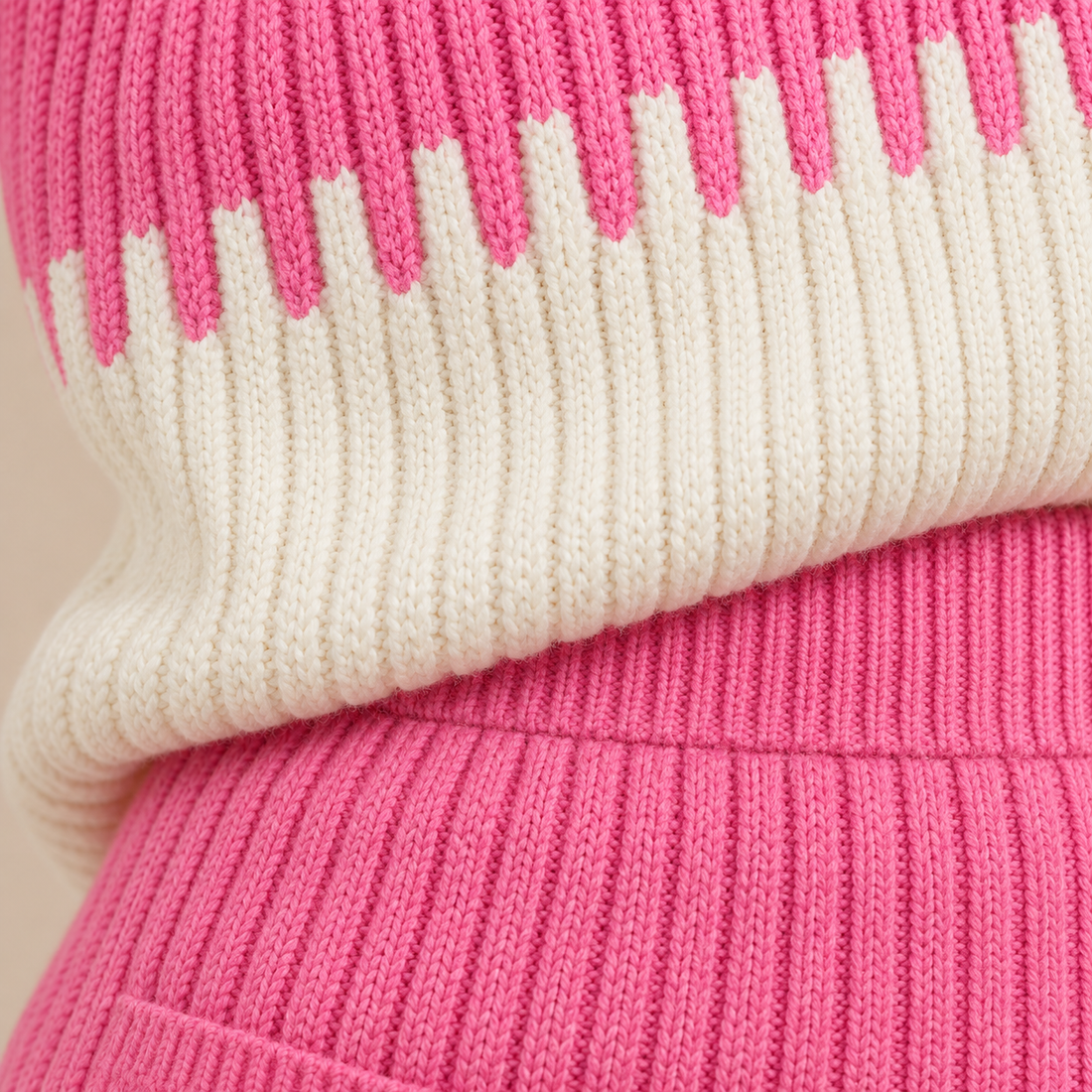 Geribde tweedelige damesset met trui in colourblock