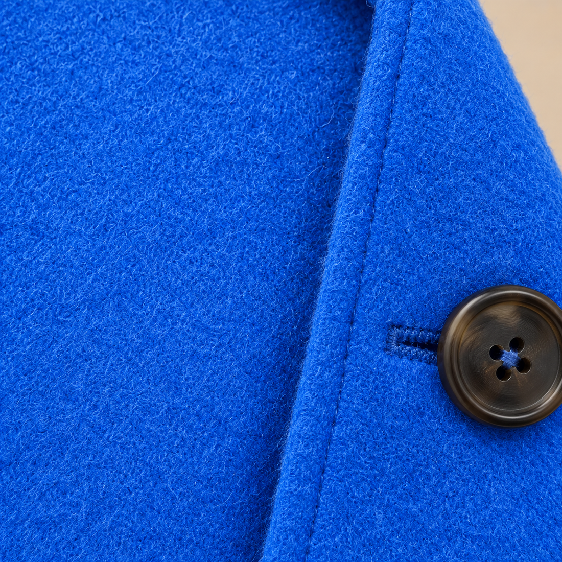 Lange winterjas voor dames met knoopsluiting en reverskraag