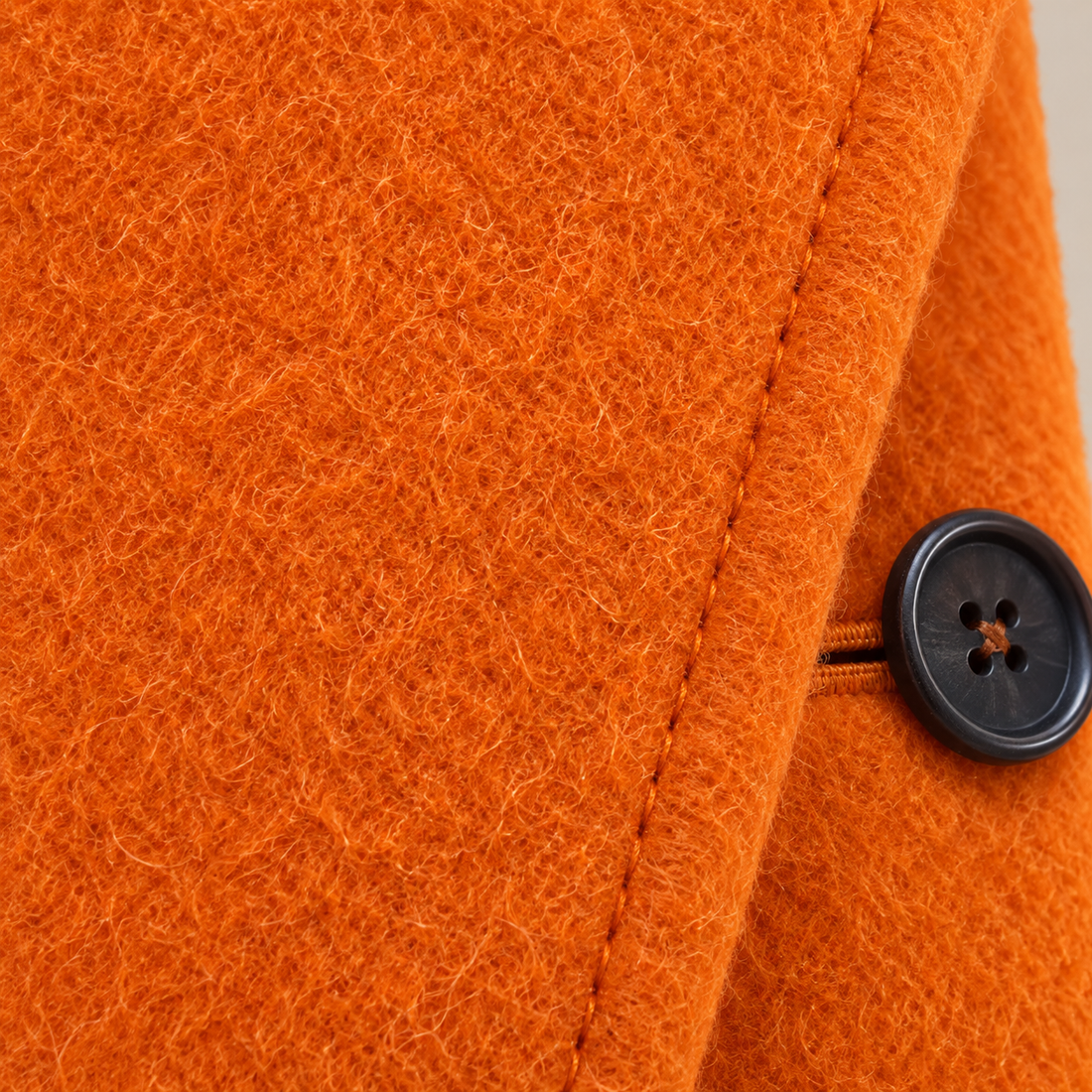Lange winterjas voor dames met knoopsluiting en reverskraag