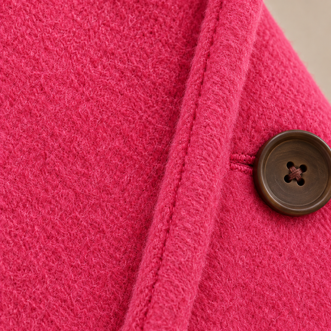 Lange winterjas voor dames met knoopsluiting en reverskraag