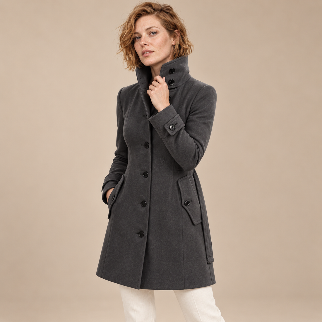 Damestrenchcoat met hoge hals, ceintuur en knoopsluiting
