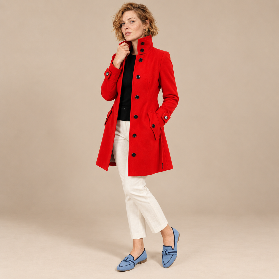 Damestrenchcoat met hoge hals, ceintuur en knoopsluiting