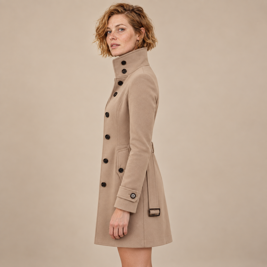 Damestrenchcoat met hoge hals, ceintuur en knoopsluiting