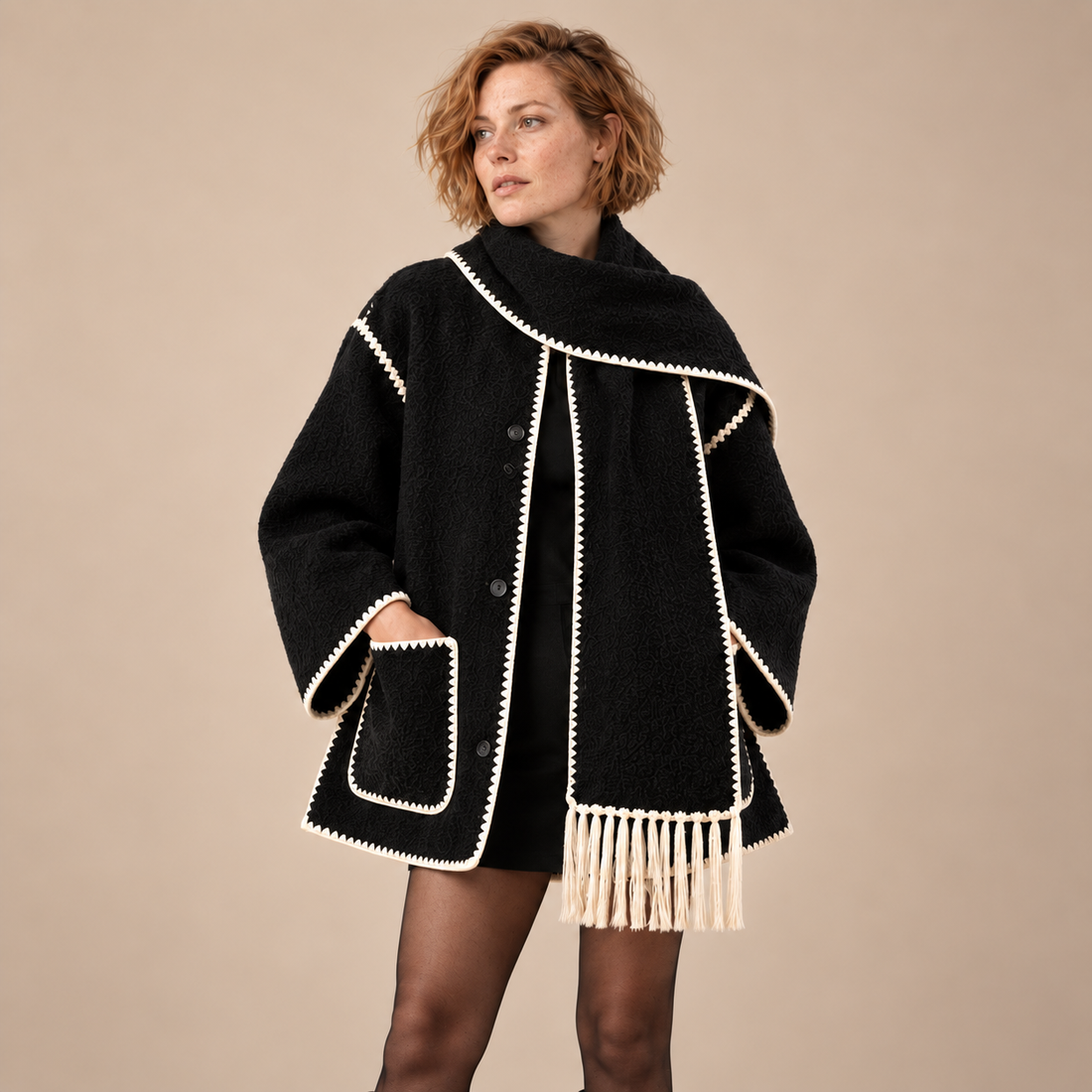 Oversized capejas voor dames met franjes en contrasterende stiksels