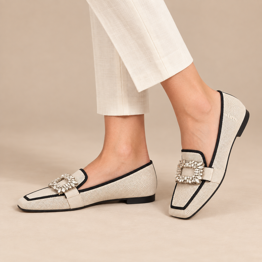 Loafers voor dames met versierde gesp en contrasterende bies