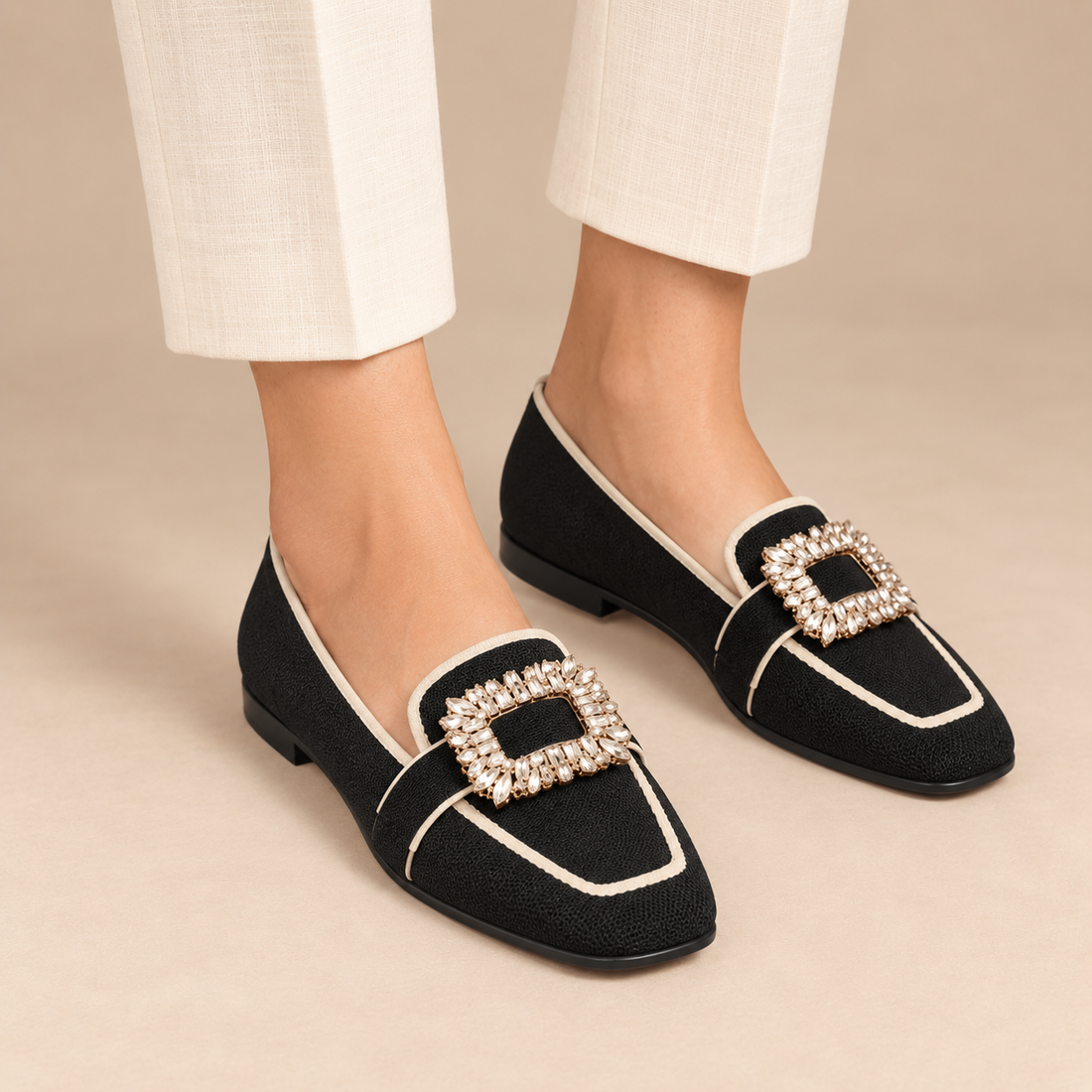 Loafers voor dames met versierde gesp en contrasterende bies