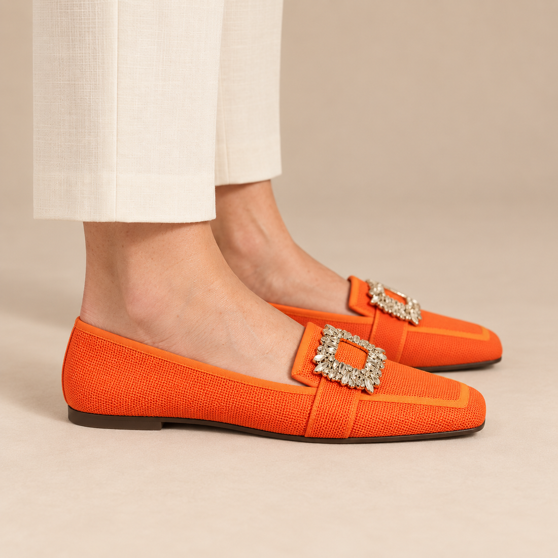 Loafers voor dames met versierde gesp en contrasterende bies