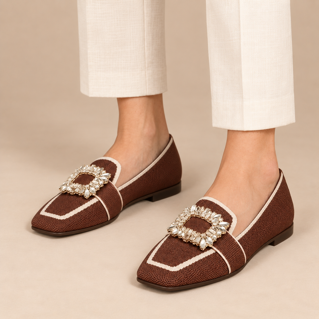 Loafers voor dames met versierde gesp en contrasterende bies