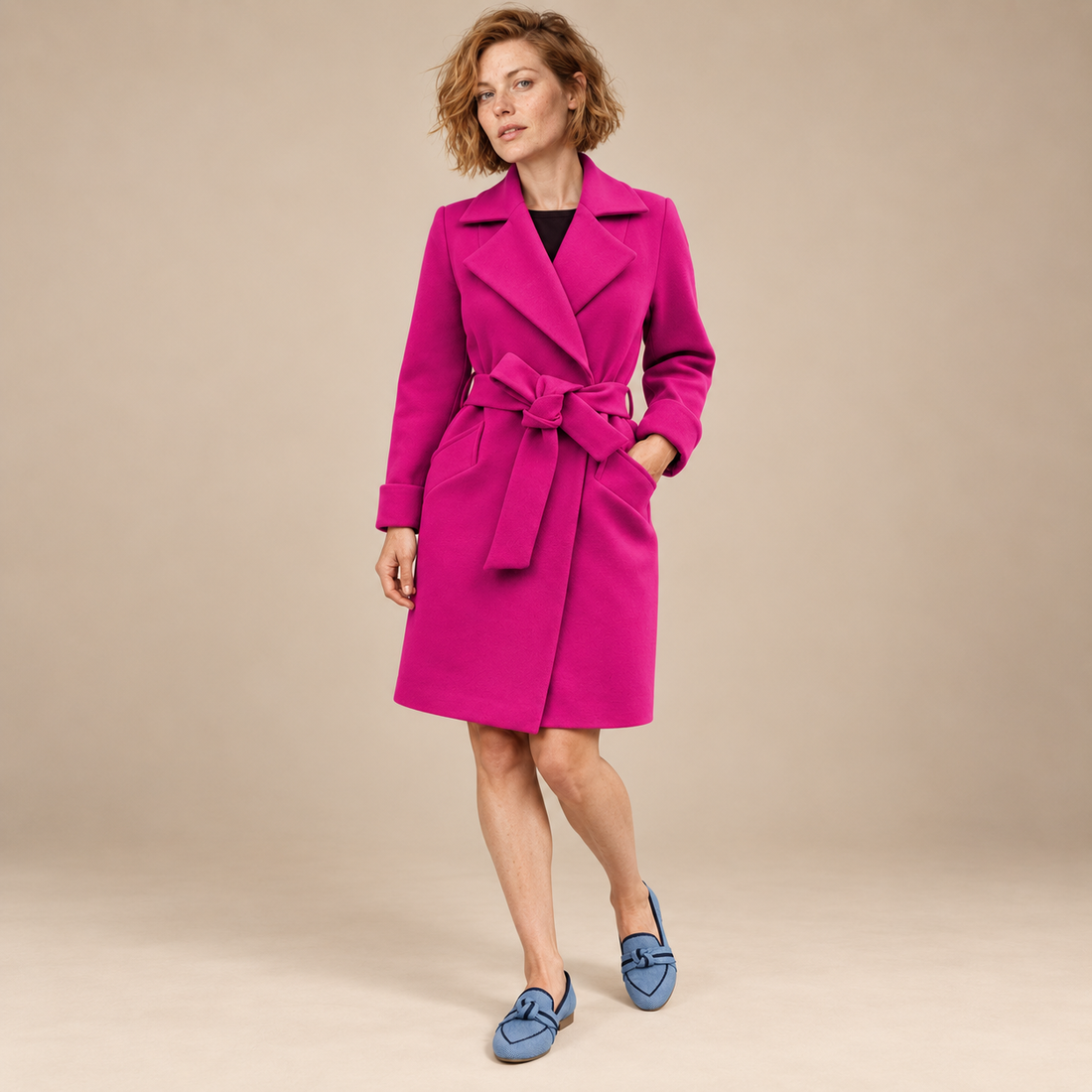 Damestrenchcoat met ceintuur en brede reverskraag