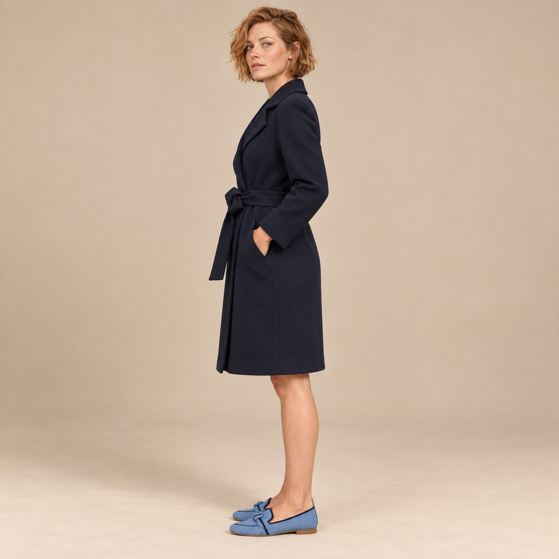 Damestrenchcoat met ceintuur en brede reverskraag