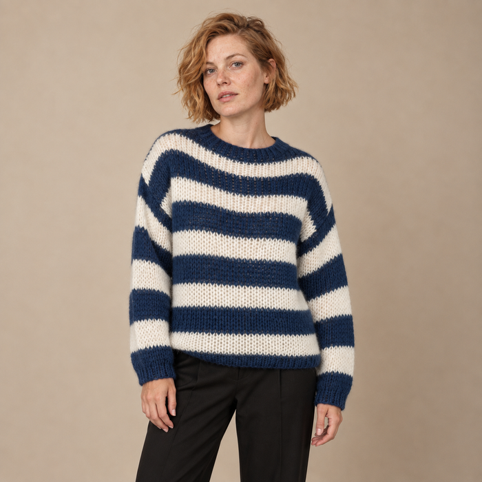 Gestreepte oversized damestrui met ronde hals en lange mouwen