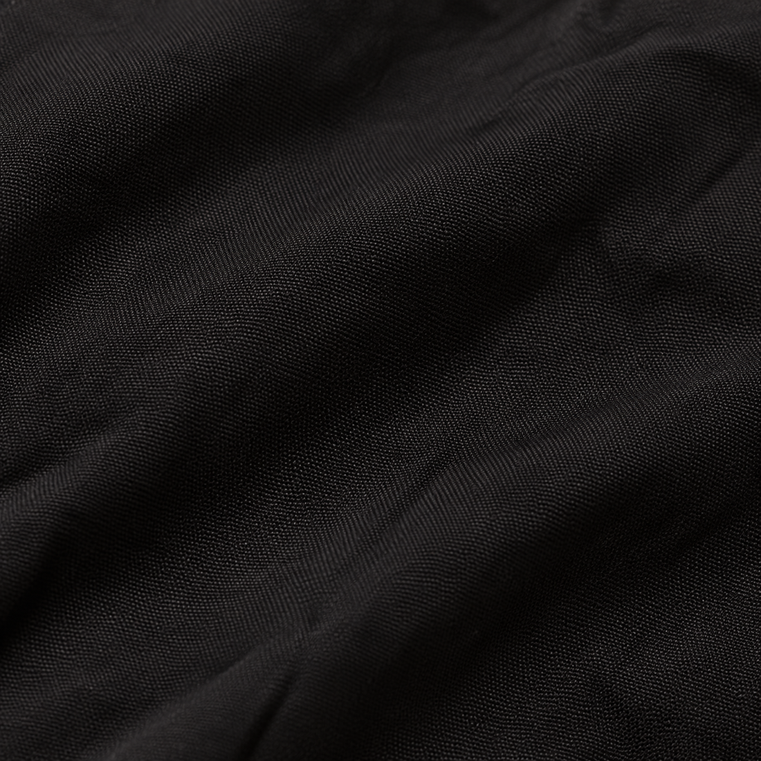 Lange dubbelrijige damestrenchcoat met gespceintuur en epauletten